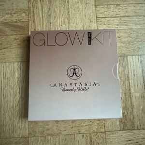 Anastasia Beverly Hills That Glow. Glow Highliting pallet.